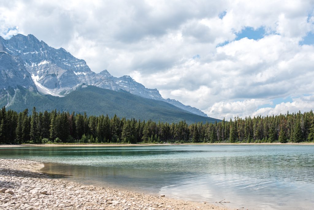 How to visit Lake Louise by shuttle in 2024