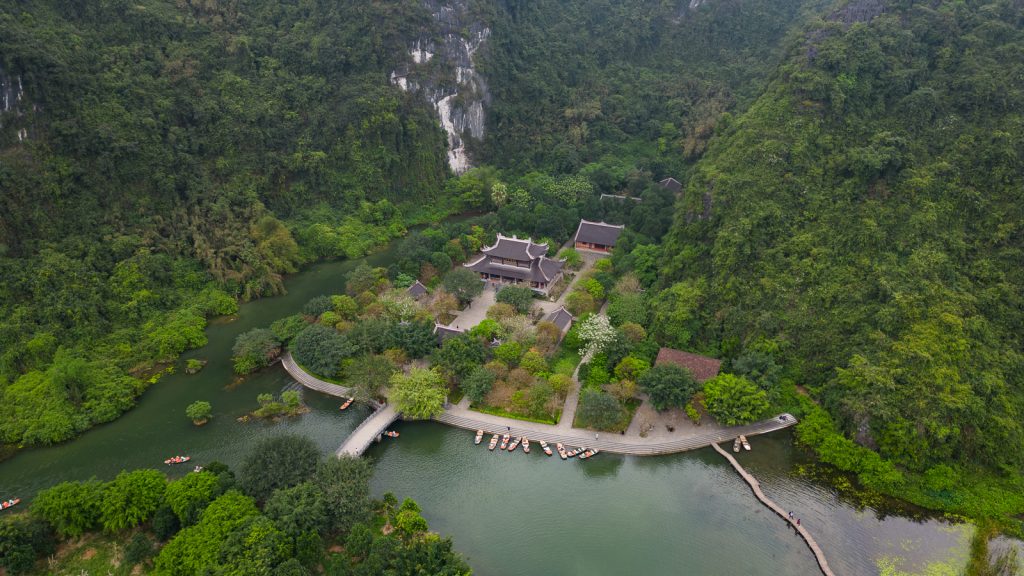 Temple on Trang Route 3
