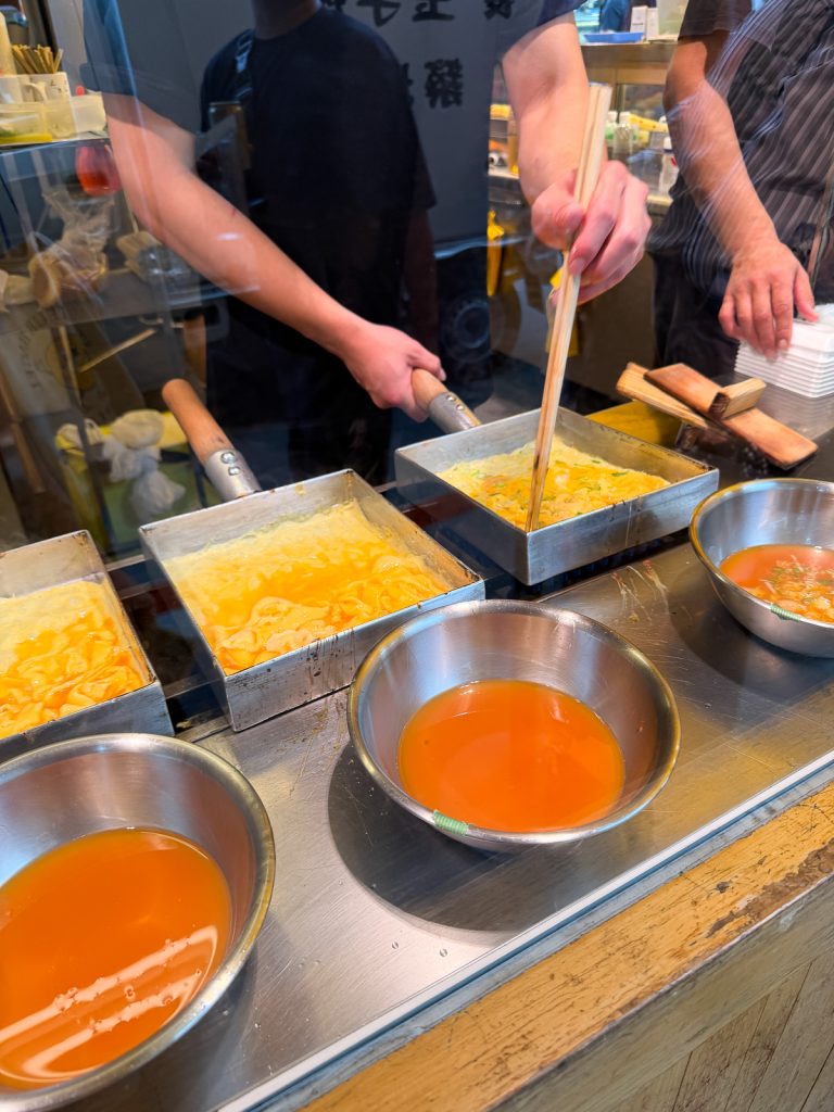 Tsukiji Outer Market | Foods to try in Japan