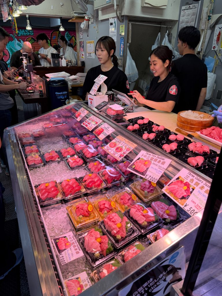 Tsukiji Outer Market | Foods to try in Japan
