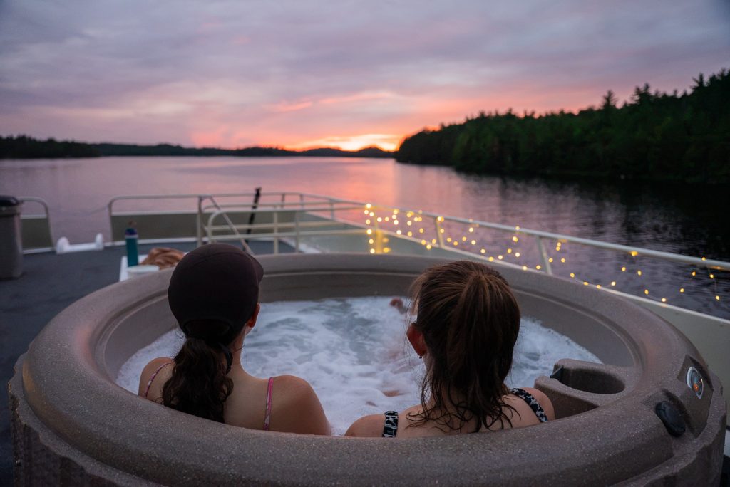 Ebel's Voyageur Houseboat rental at Voyageurs National Park