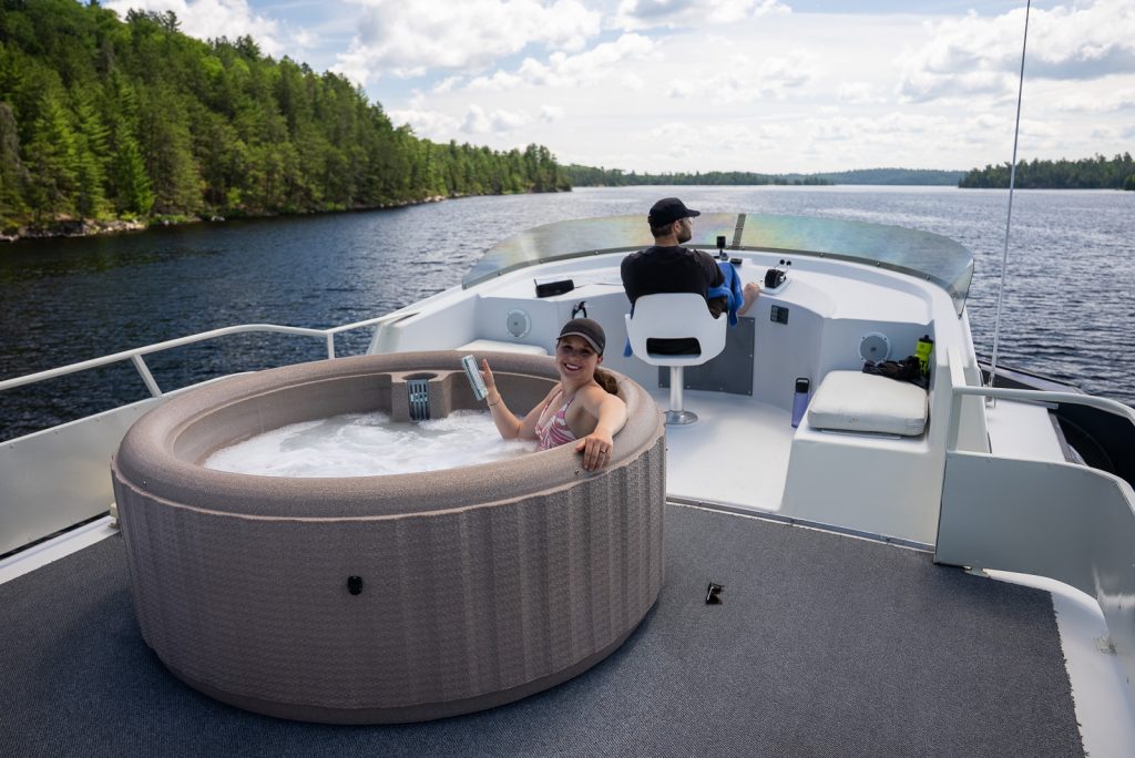 Ebel's Voyageur Houseboat rental at Voyageurs National Park